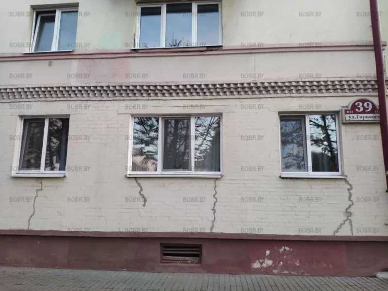 Наша стабильность трещит по швам, хорошо что хоть не синей изоленты это дом отремонтировали.