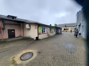 Торговые места (роллеты, павильоны, торговые прилавки)