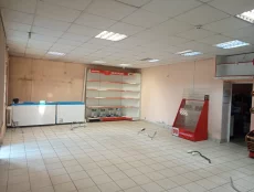 Комплекс зданий магазина с большой территорией по ул К. Маркса 220