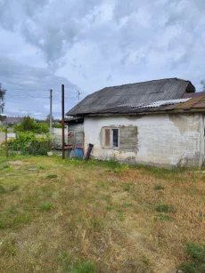 Участок с ветхим домом по ул. Набережная
