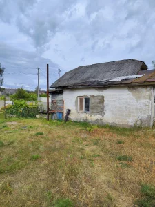 Участок с ветхим домом по ул. Набережная