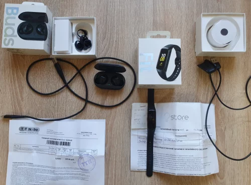 Samsung Galaxy Fit + Buds