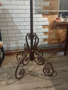 Напольная вешалка