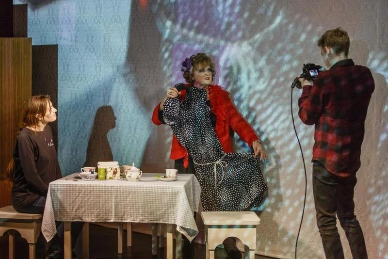 Замена спектакля