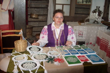 Любови Гарбар, виртуозу вытинанки из Бобруйска, присвоено звание народного мастера