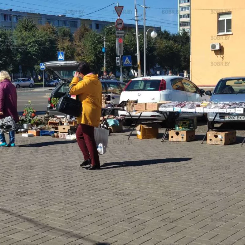 Девяностые возвращаются: несанкционированная торговля на улицах города.