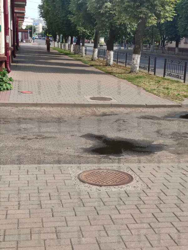 Безбарьерная среда, которой нет. высота бордюра больше 15 см. Интересно удобно ли в этом городе жить женщинам с детьми и колясками, инвалидам колясочникам, велосипедистам?