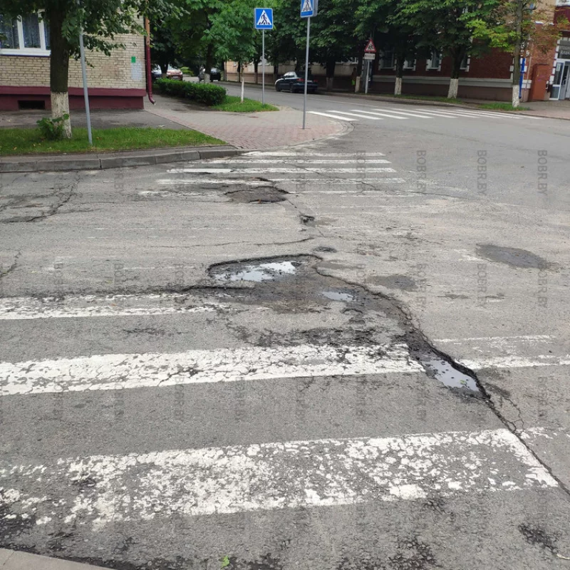 Пешеходный переход, на 1 из центральных улиц города.