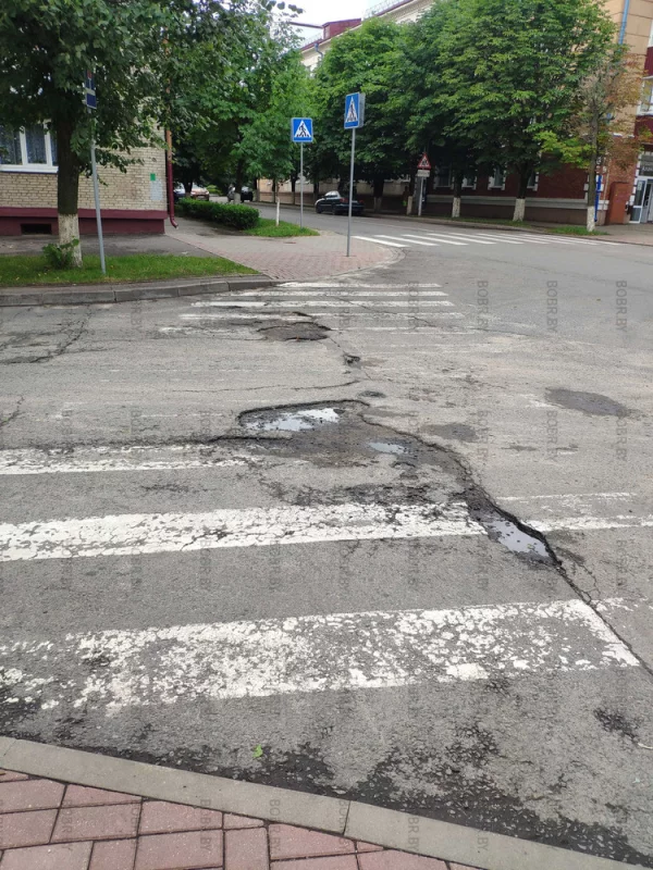 Пешеходный переход, на 1 из центральных улиц города.