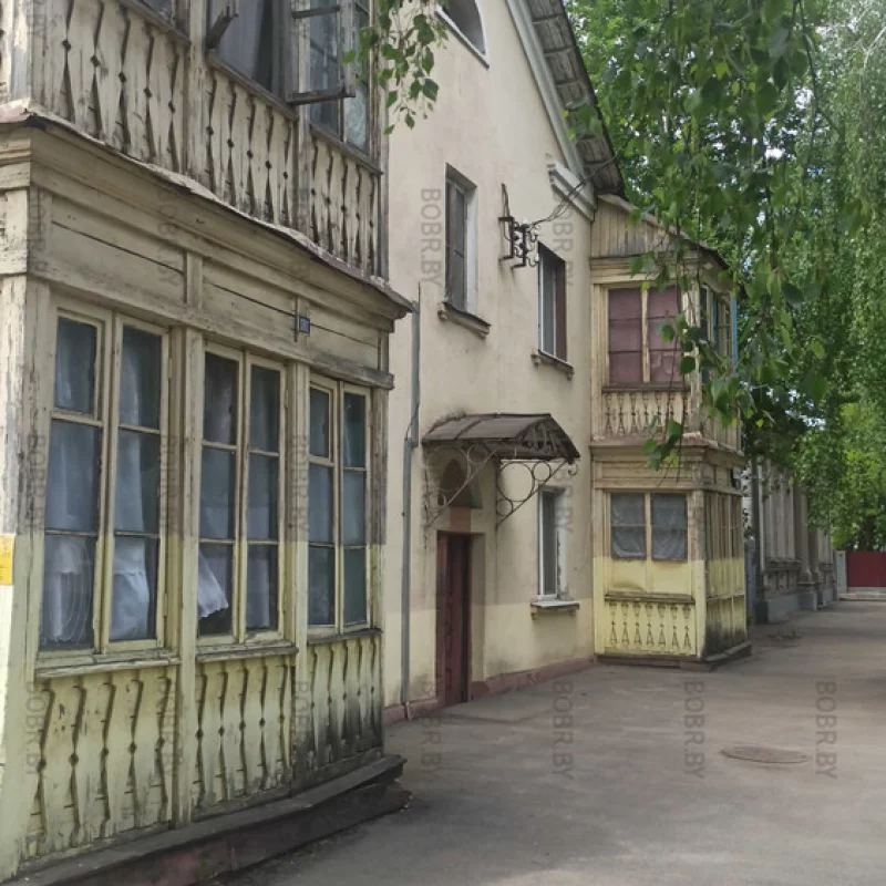 И всё-таки есть шарм в этих старых домиках. Улица Пушкина.
