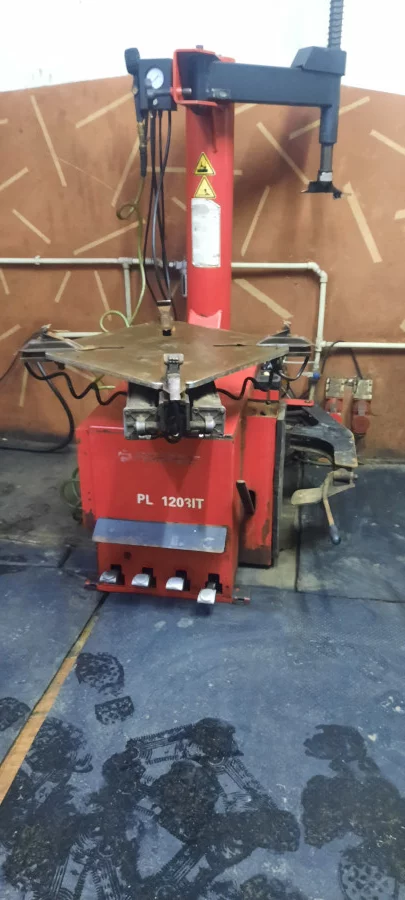 Станок шиномонтажный, полуавтомат