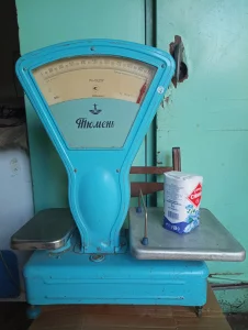 Весы торговые 10 кг с комплектом гирь в отличном состоянии