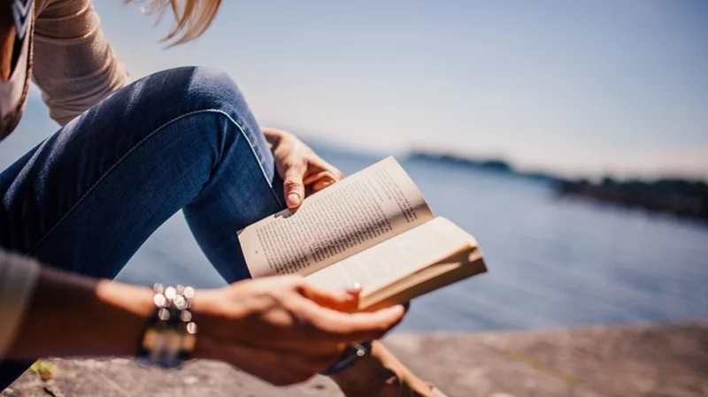 Топ книг для тех, кто хочет, но не может путешествовать