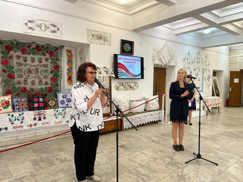 В Центре досуга и творчества Бобруйска проходит выставка «Скарбы роднай хаты»