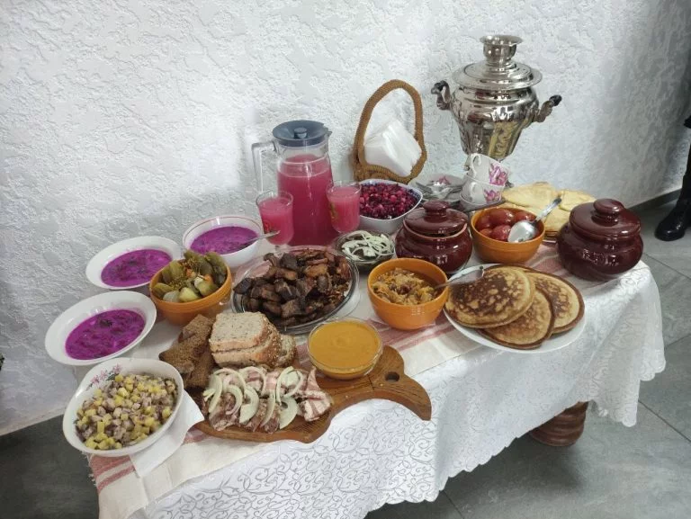 Драники, блины и полендвица: «Бобруйские электрические сети» устроили гастрономический праздник