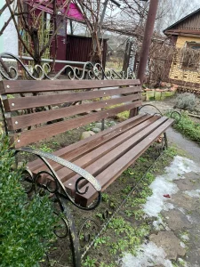 Скамейка с элементами ковки