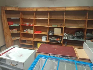 Горки торговые (сосна медовая), полки, тумбы