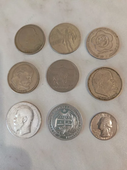 Монеты и часы