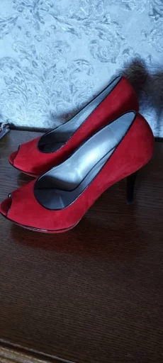 Продам нарядные туфли