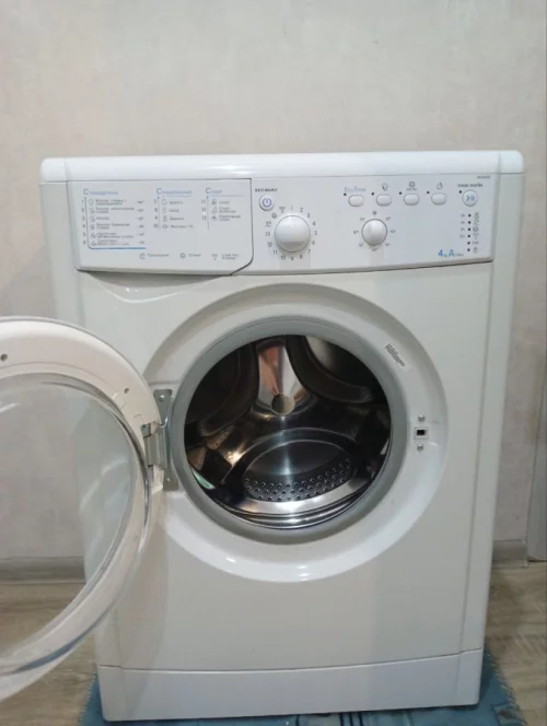 Стиральную машину Индезит