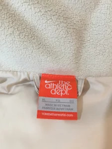 Женский фирменный пуховик