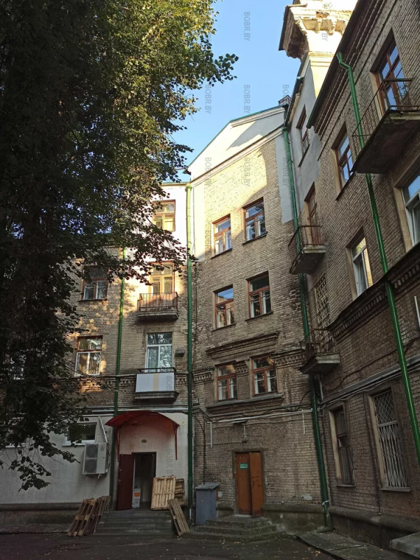 Гостиница Бобруйск со стороны территории гостиницы