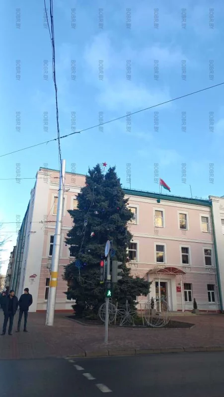 Что то с елочкой случилось