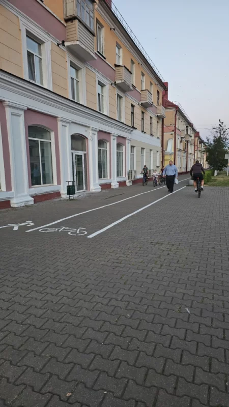 На участке Минской продлили разметку на тротуаре
