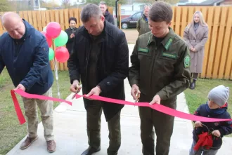 Сям’і маладога работніка Бабруйскага лясгаса ўручылі ключы ад новага арэнднага дома