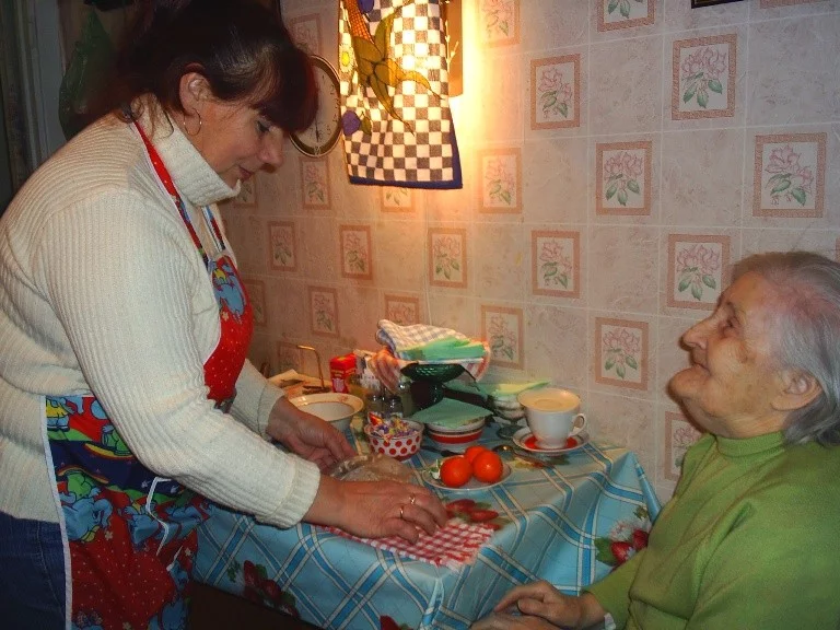 Кому нужна сиделка – поможем!