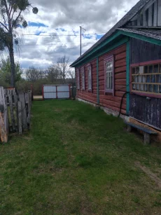 Добротный дом с хоз. постройками
