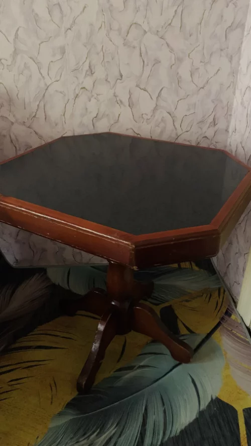 Стол на одной ножке