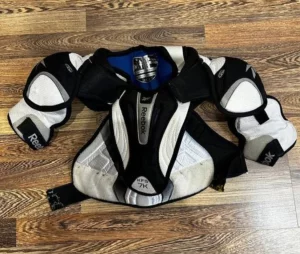 Нагрудник хоккейный