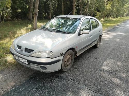 Рено меган 2000г. 1.6 бензин  2100 бел.руб