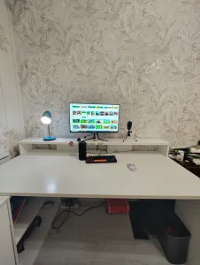 Стол для учебы большой