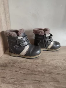 Ботиночки зимние 25 размер