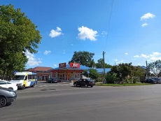 Торговое помещение на оживленном перекрестке