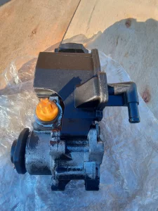 Насос гидроусилителя руля к Mercedes Sprinter 1997 г.в., объем 2.3 диз