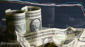 Доллар становится еще дешевле
