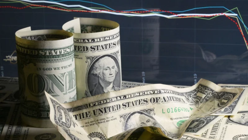 Доллар становится еще дешевле