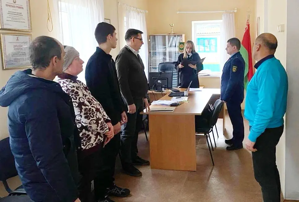 Три дочери и внук без поддержки: суд Бобруйска наказал отца-алкоголика