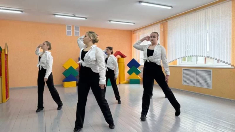 Танцы, песни и улыбки: в Бобруйске отметили День семьи концертом для детей и матерей