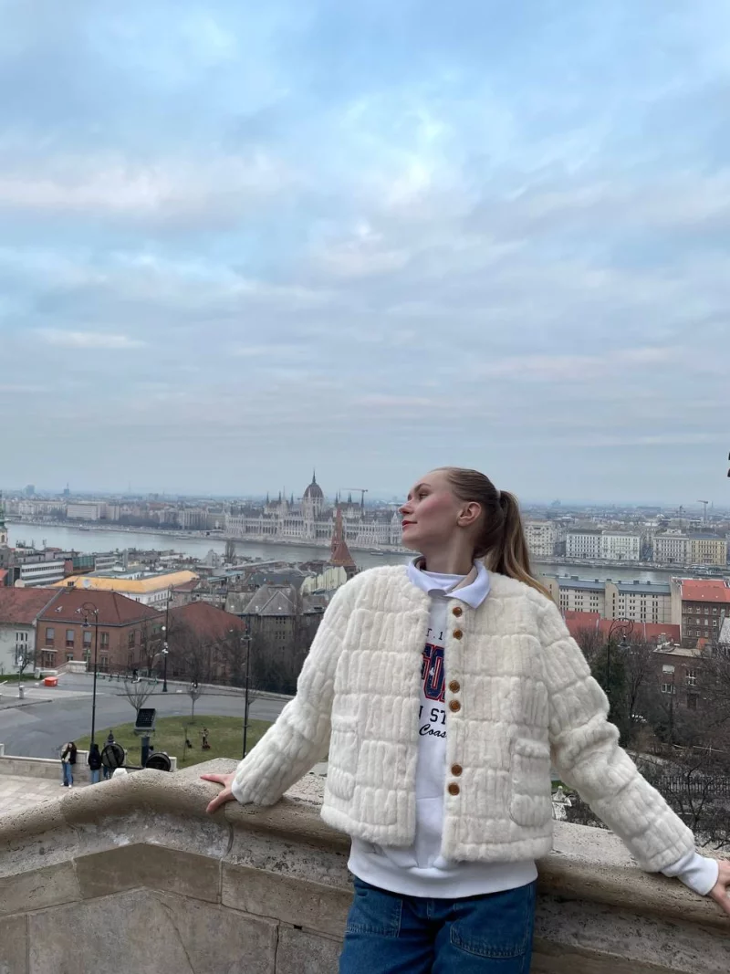 Доходило до $7000 в месяц. Белоруска прошла путь от бариста до стюардессы Emirates