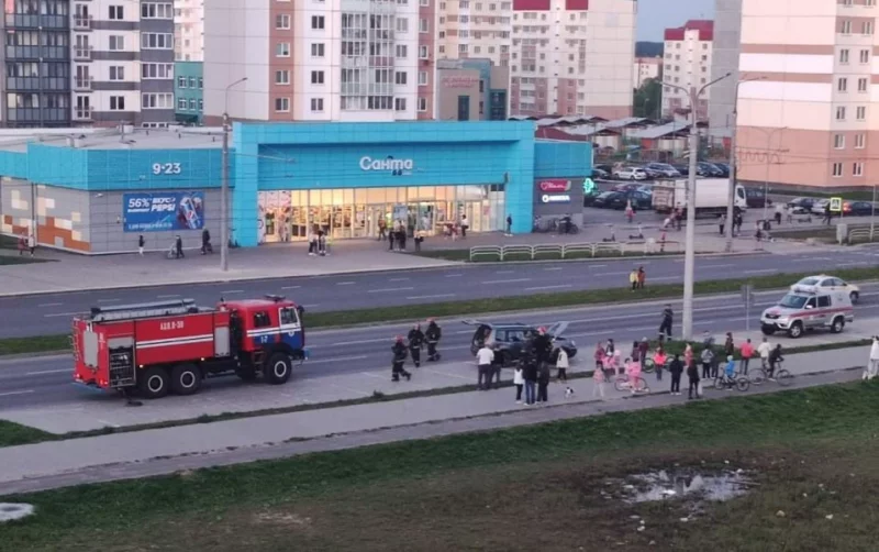 Соцсети: в Бобруйске водители маршруток помогли потушить горящий автомобиль