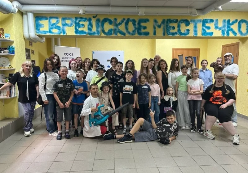 Бобруйская еврейская община посетила Могилёв и местных единоверцев из «Ошер», а также побывала в центре «Хабад» и увидела химическое шоу