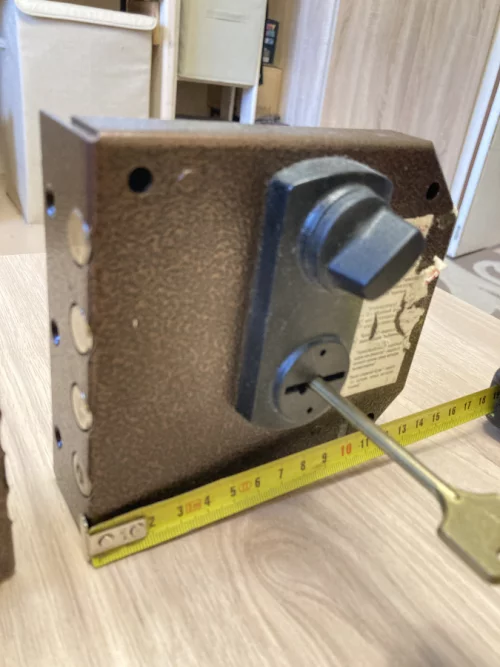 Замок новый накладной