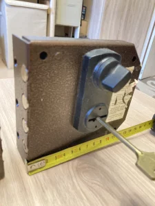 Замок новый накладной