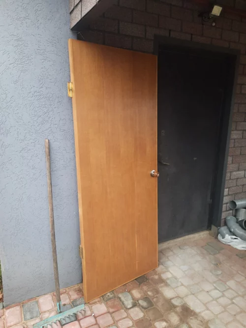 Две двери Фандок, массив, можем ДОСТАВИТЬ, 100р