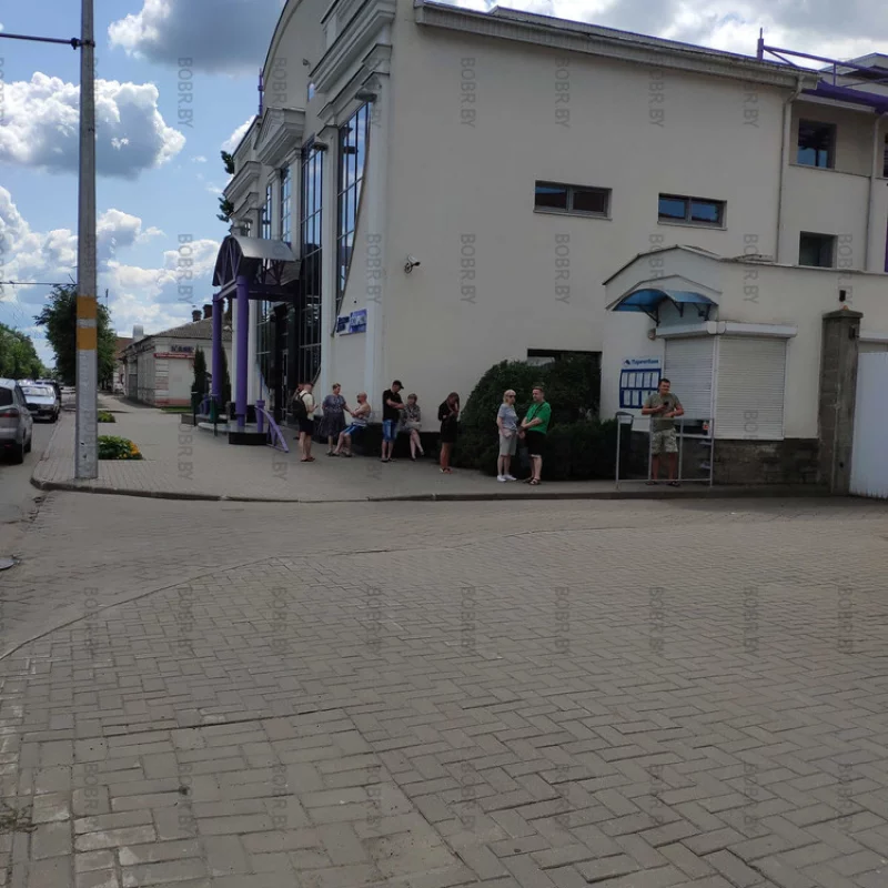 А в пункт обмена валют очередь, чтобы это значило? 