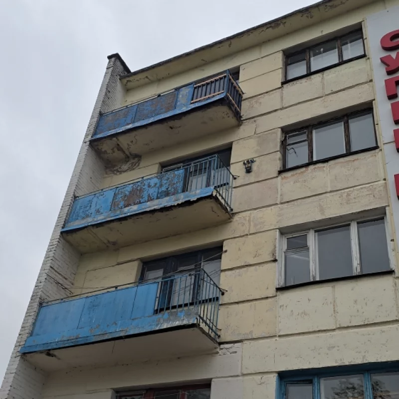 Как вы думаете, такой фасад здания на Центральной улице, украшает наш город?